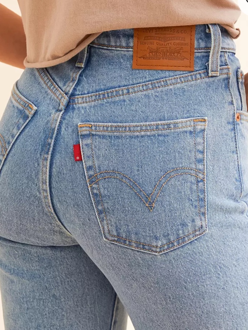 Levi’s Premium Ribcage Straight Jeans – Women’s Size 28 Light Wash